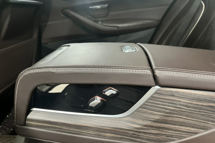 宝马5系 2019款 530Li 领先型 豪华套装中控内饰7004