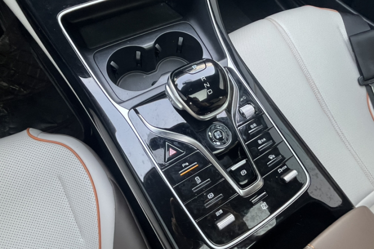 比亚迪 秦PLUS 2023款 冠军版 EV 420KM超越型中控内饰7005