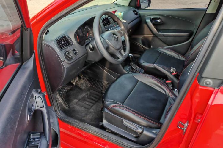 大众 Polo 2016款 1.4L 自动风尚型中控内饰7002