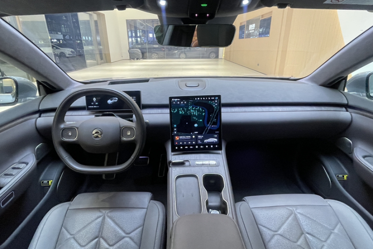 蔚来ET7 2024款 75kWh 行政签名版中控内饰7005