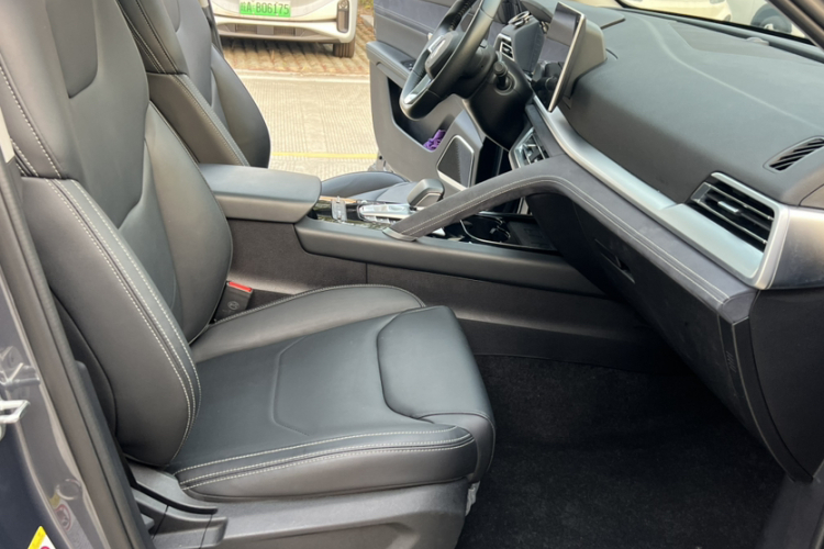 比亚迪 宋Pro新能源 2019款 DM 1.5T 四驱性能版豪华型中控内饰7004