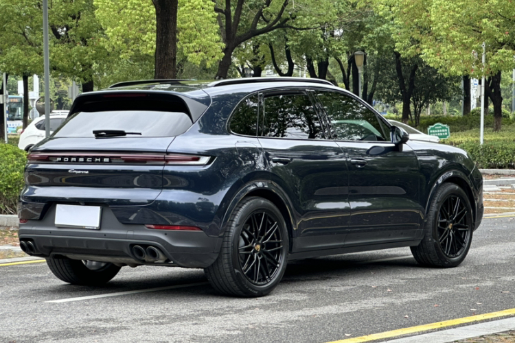 保时捷 2024款 Cayenne 3.0T车身外观6005