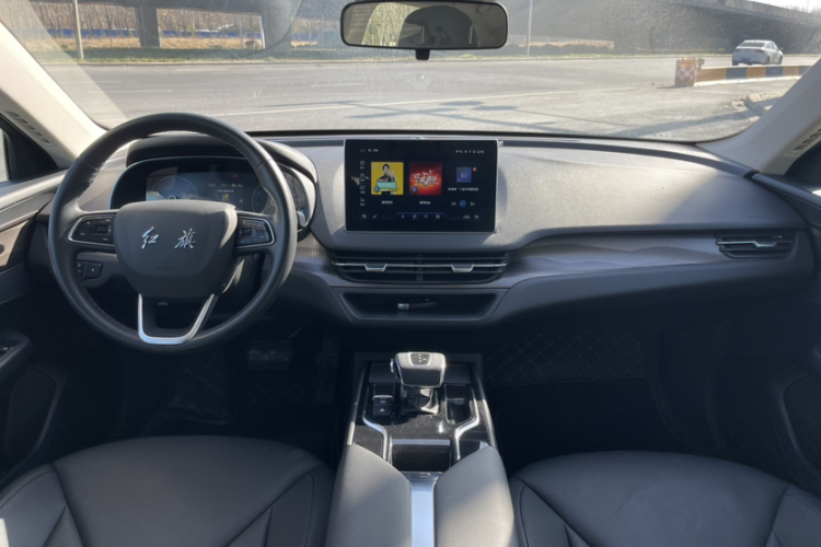 红旗E-QM5 2022款 431km 充电乐享版中控内饰7004