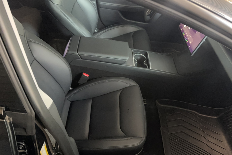 特斯拉 Model 3 2023款 后轮驱动版中控内饰7005