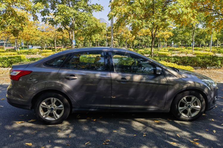 福特 福克斯 2012款 三厢 1.6L 自动风尚型车身外观6008