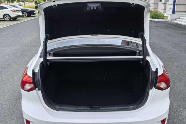 福特 福克斯 2020款 三厢 EcoBoost 180 自动锋潮型局部细节9003