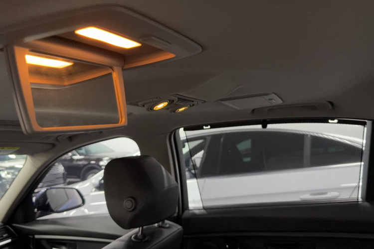 宝马3系 2017款 320Li M运动型局部细节9010