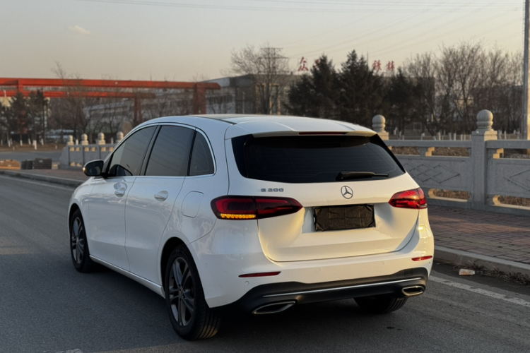 奔驰B级 2020款 B 200 动感型车身外观6006