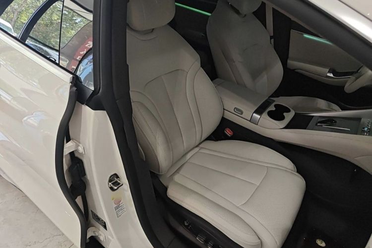 腾势Z9 2024款 1100km 四驱Max版中控内饰7012