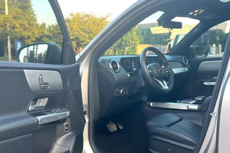 奔驰GLB 2021款 GLB 180 时尚型中控内饰7002