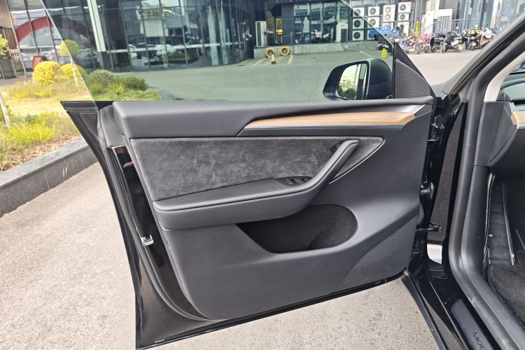 特斯拉 Model Y 2021款 标准续航后驱版中控内饰7001