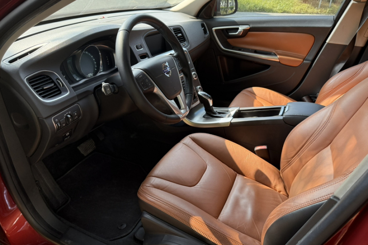 沃尔沃S60 2014款 S60L T5 智驭版中控内饰7005