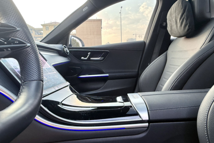 奔驰C级 2023款 C 260 L 运动版中控内饰7008