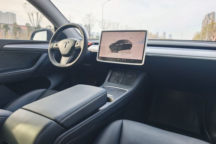 特斯拉 Model Y 2023款 后轮驱动版中控内饰7001