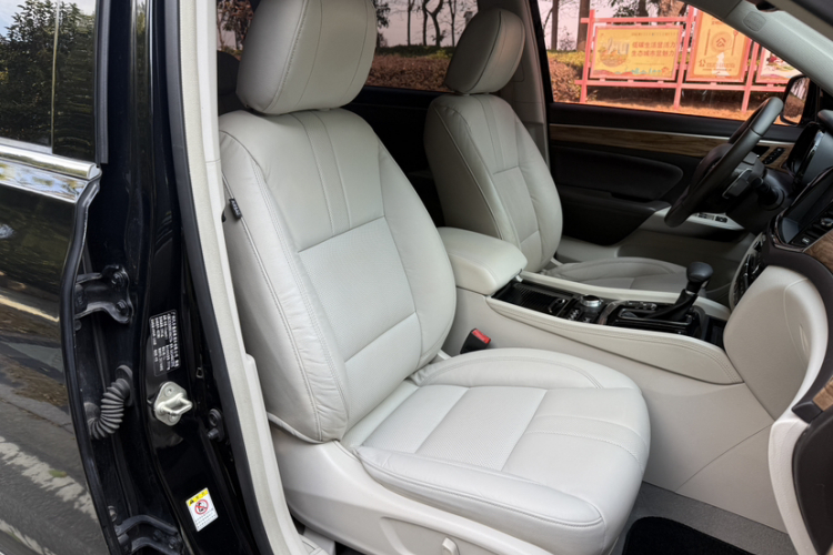 广汽传祺 传祺GS8 2017款 320T 四驱豪华智联版（七座）中控内饰7014