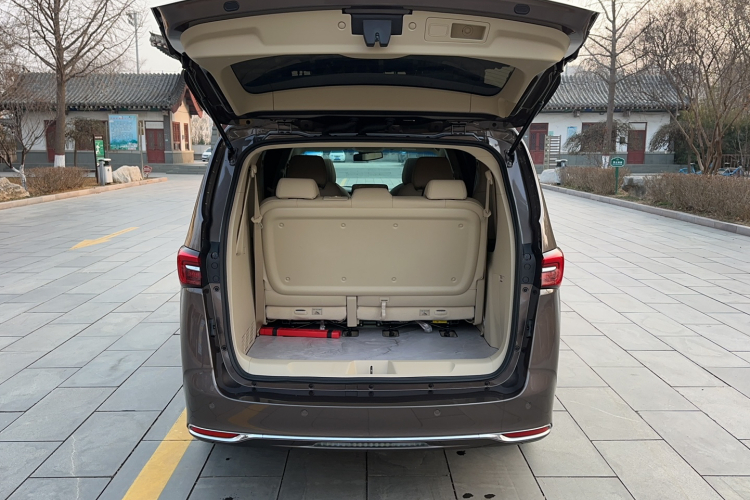 别克GL8 2023款 改款 陆上公务舱 豪华型车身外观6010