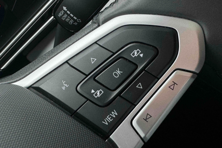 大众 途观L 2024款 出众款 330TSI 自动两驱R-Line龙耀版中控内饰7002