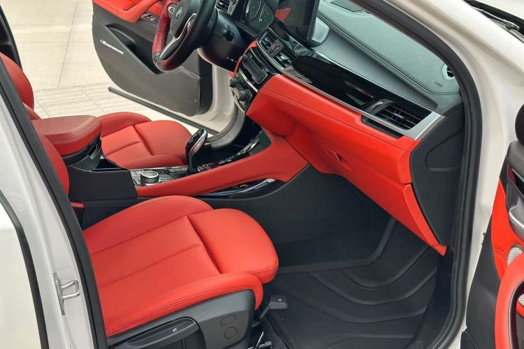 宝马X2 2021款 改款 sDrive25i M越野套装中控内饰7005