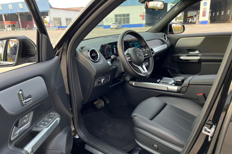 奔驰GLB 2023款 改款 GLB 200 时尚型中控内饰7003