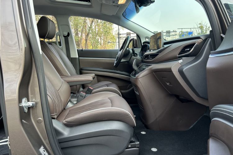 别克GL8 2023款 陆上公务舱 652T 豪华型中控内饰7003