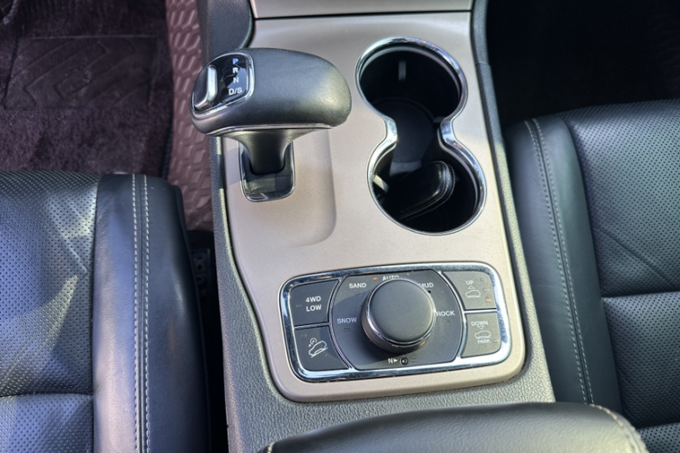 Jeep 大切诺基(进口) 2014款 3.6L 精英导航版中控内饰7003