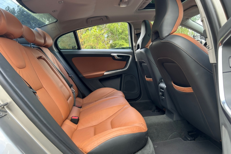 沃尔沃S60 2014款 S60L 2.0T 智远版中控内饰7001