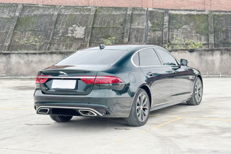 捷豹XFL 2023款 XFL 2.0T P250 两驱精英运动版车身外观6007