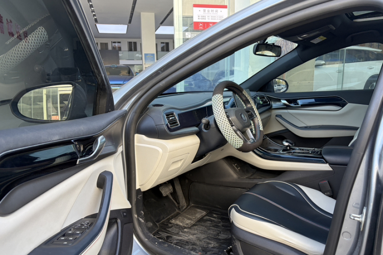 比亚迪 秦PLUS 2021款 DM-i 55KM 旗舰型中控内饰7001