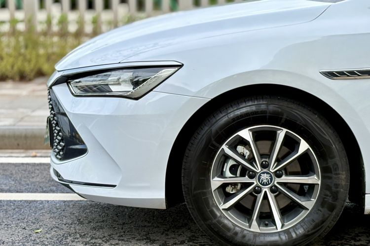 比亚迪 秦PLUS 2023款 冠军版 DM-i 55KM领先型车身外观6008