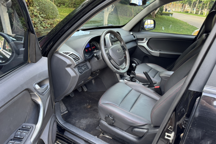 奇瑞 瑞虎3 2015款 1.6L 手动智尚纪念版中控内饰7002