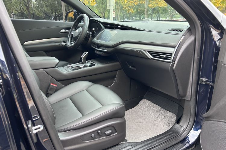 凯迪拉克XT4 2021款 28T 两驱领先型中控内饰7004