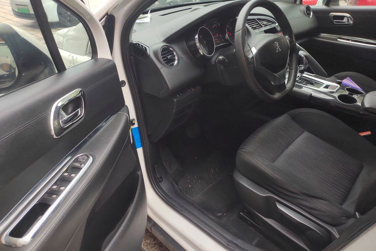 标致3008 2015款 2.0L 自动经典版中控内饰7003