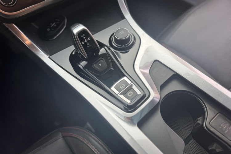 领克01 2017款 2.0T 四驱劲Pro版局部细节18