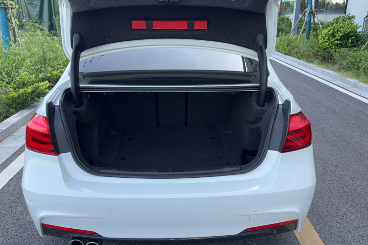 宝马3系 2019款 320Li M运动套装局部细节23