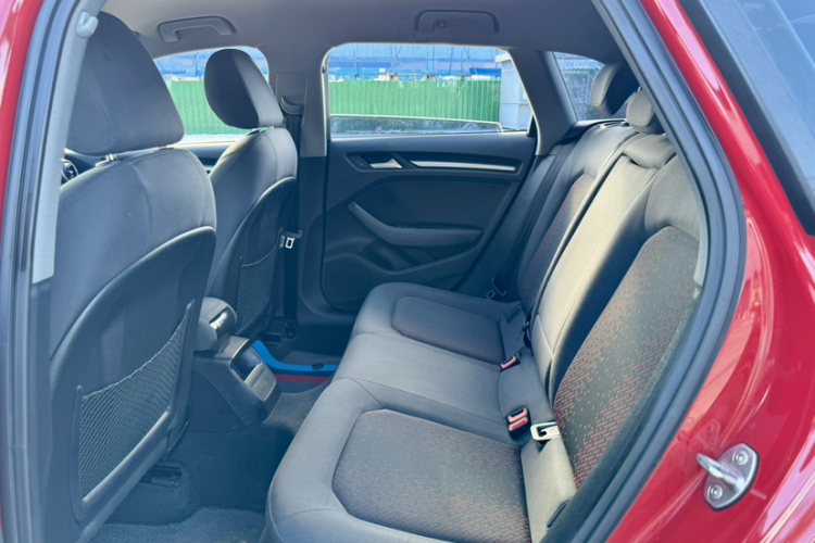 奥迪A3 2018款 30周年年型 Sportback 35 TFSI 进取型中控内饰7006