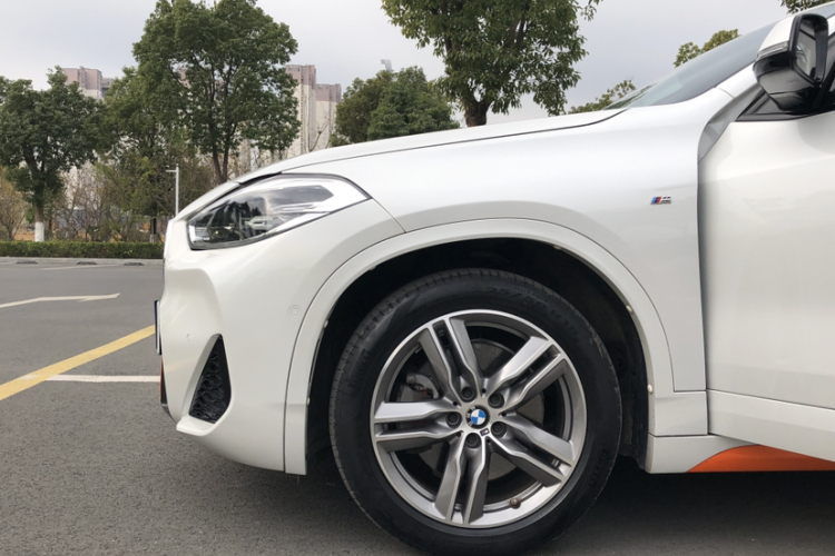 宝马X2 2020款 sDrive25i 领先型M运动套装车身外观6004