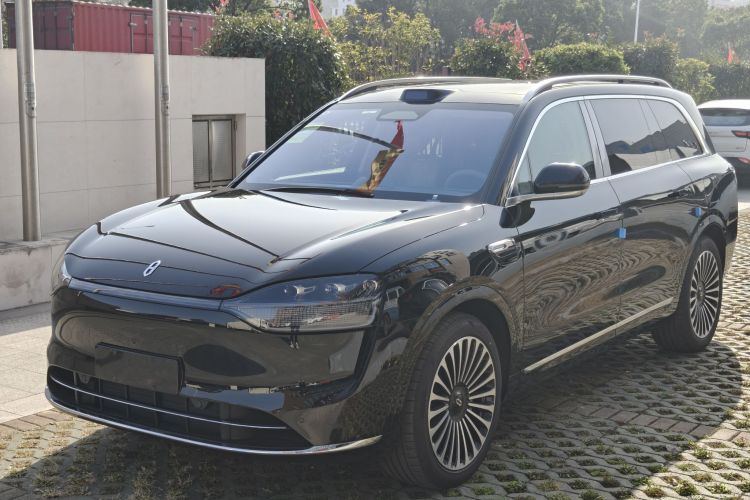 鸿蒙智行 问界M9 2025款 增程 Ultra版 52kWh 6座版车身外观1