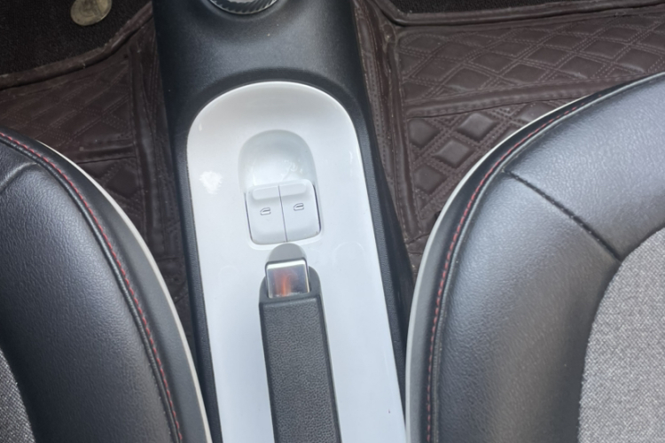 五菱汽车 宏光MINIEV 2022款 GAMEBOY 300km 玩咖款 磷酸铁锂局部细节18