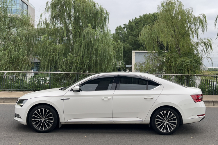 斯柯达 速派 2016款 TSI380 DSG尊行版车身外观6007