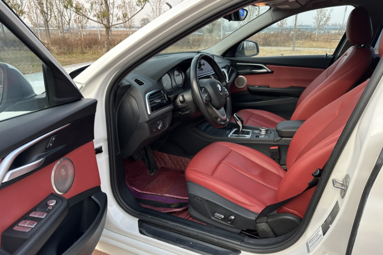 宝马1系 2021款 120i M运动版中控内饰7005