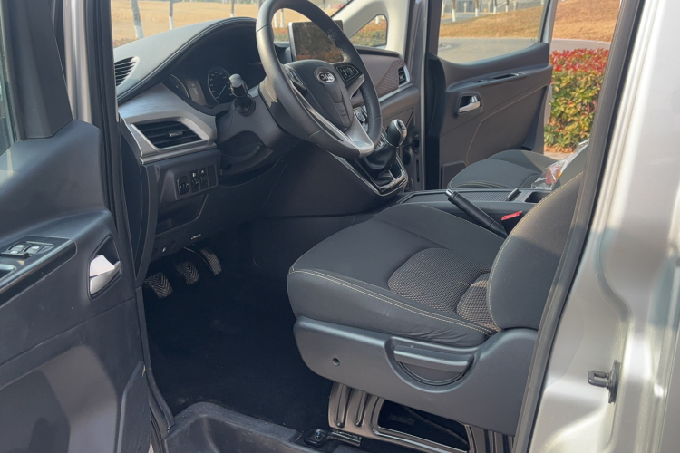 江淮瑞风 瑞风M3 2023款 PLUS 1.8L 9座智联版局部细节19