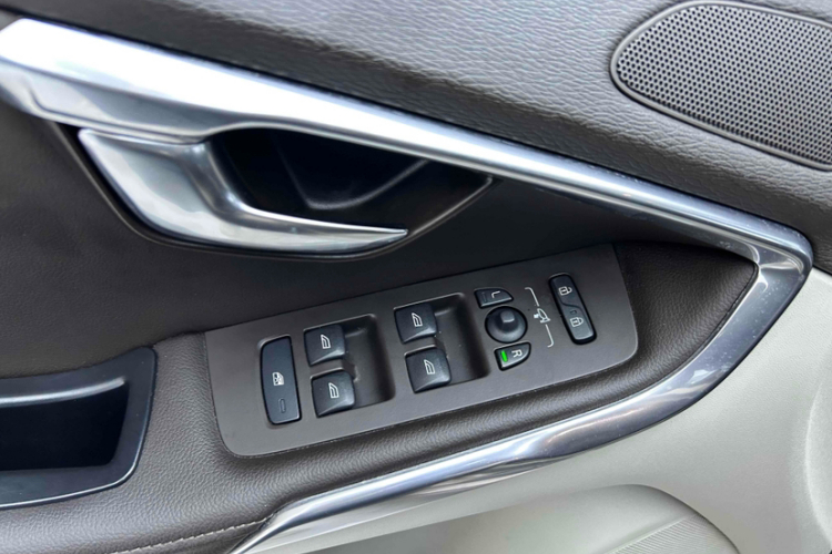 沃尔沃V40 2013款 2.0T 智雅版中控内饰7002