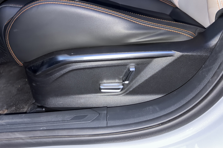 领克06 EM-P 2022款 PHEV 84KM续航版 Pro局部细节9001