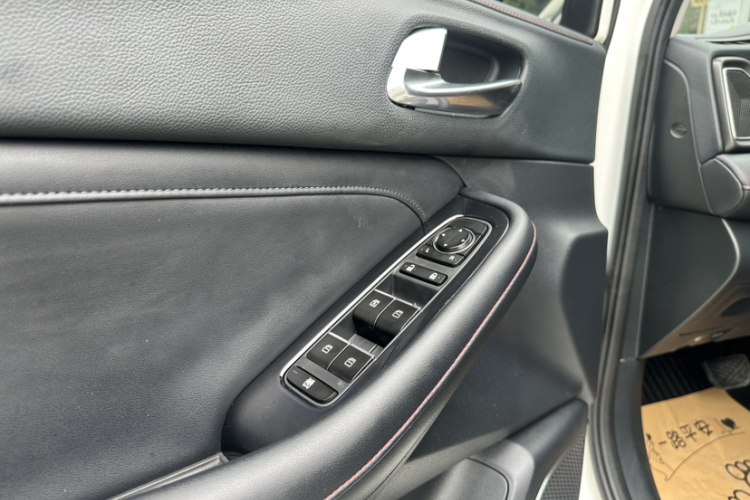 广汽传祺 传祺GS4 2020款 270T 自动豪华智联版中控内饰7004