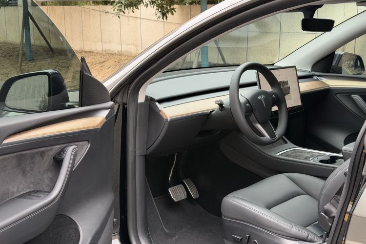 特斯拉 Model Y 2022款 改款 后轮驱动版中控内饰7003