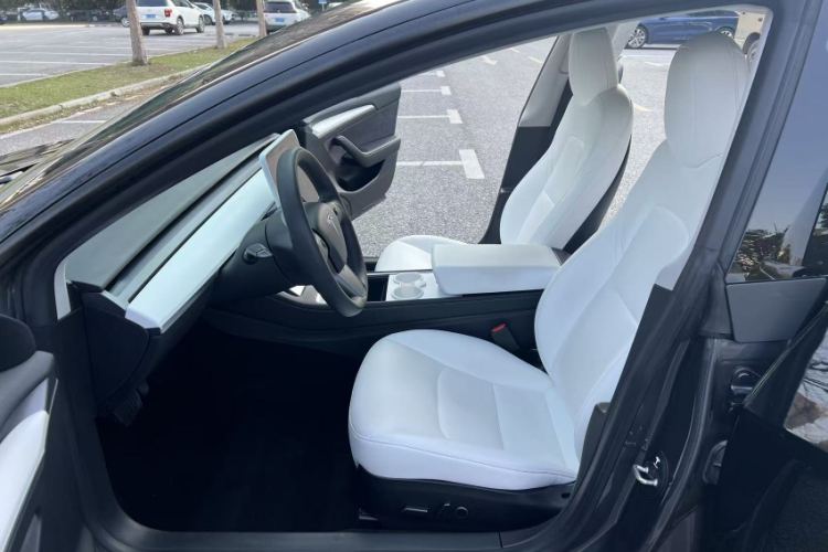 特斯拉 Model 3 2021款 标准续航后驱升级版中控内饰7002