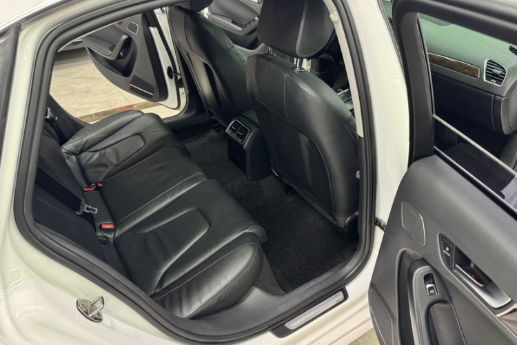 奥迪A4L 2015款 35 TFSI 自动舒适型中控内饰7004