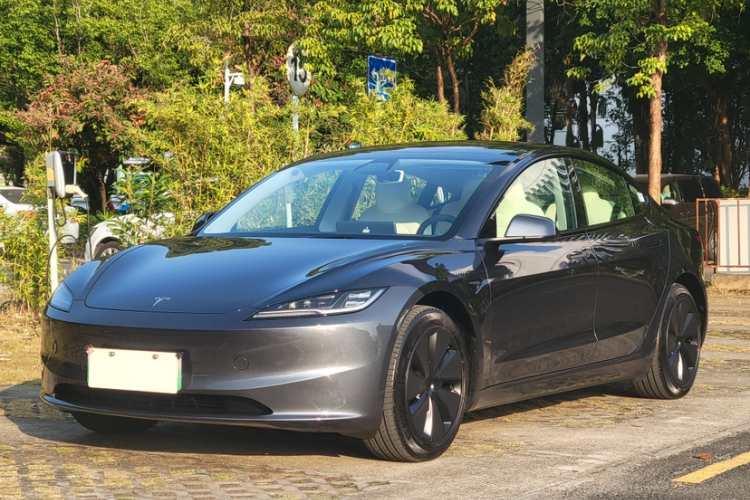 特斯拉 Model 3 2023款 后轮驱动版车身外观1