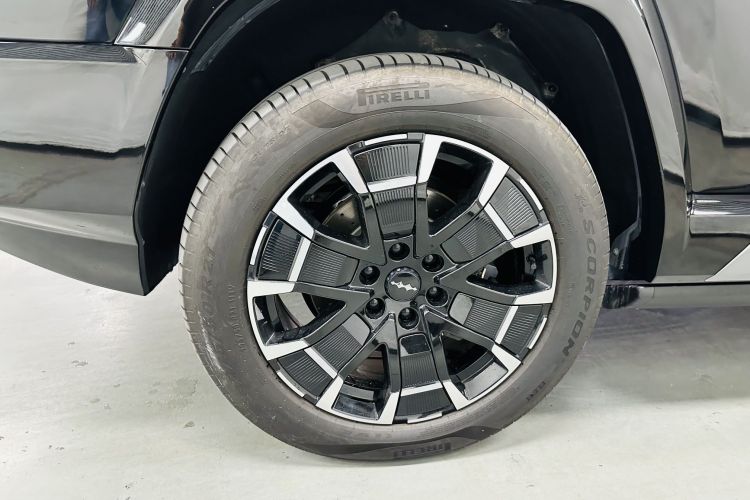 方程豹 豹8 2025款 智勇旗舰版 7座车身外观6009