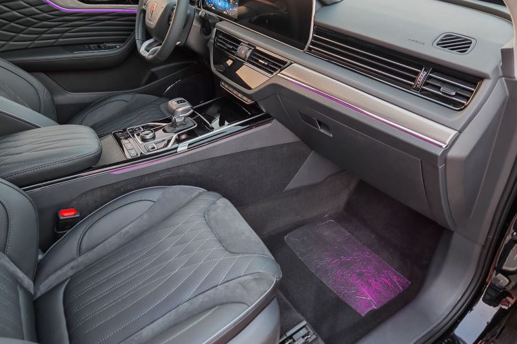 红旗HS5 2022款 改款 2.0T 智联旗享版中控内饰7002